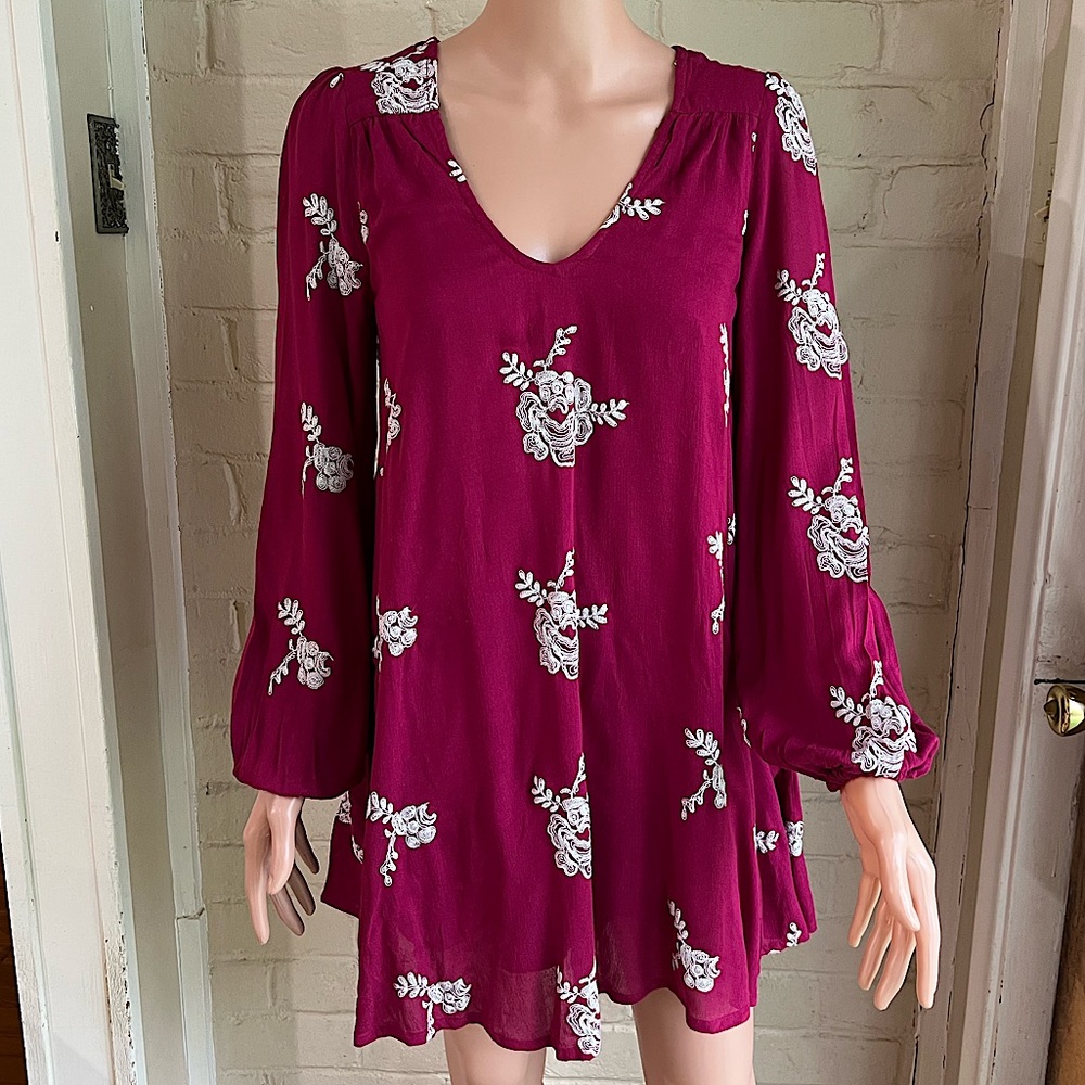 Free People Size XS deep hot pink and white floral embroidered flowy dress